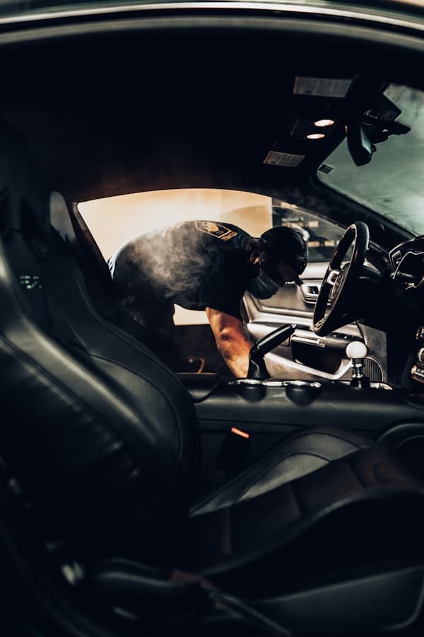 Curățare profesională a tapițeriei auto prin extracție